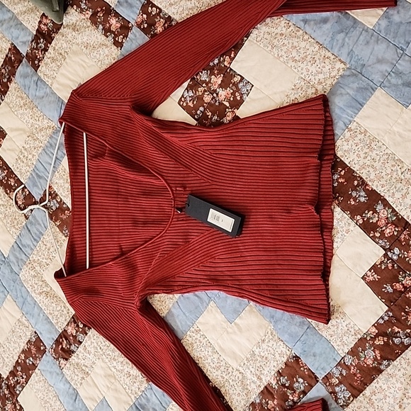 Gorgeous Banana Republic open back top - Picture 2 of 3